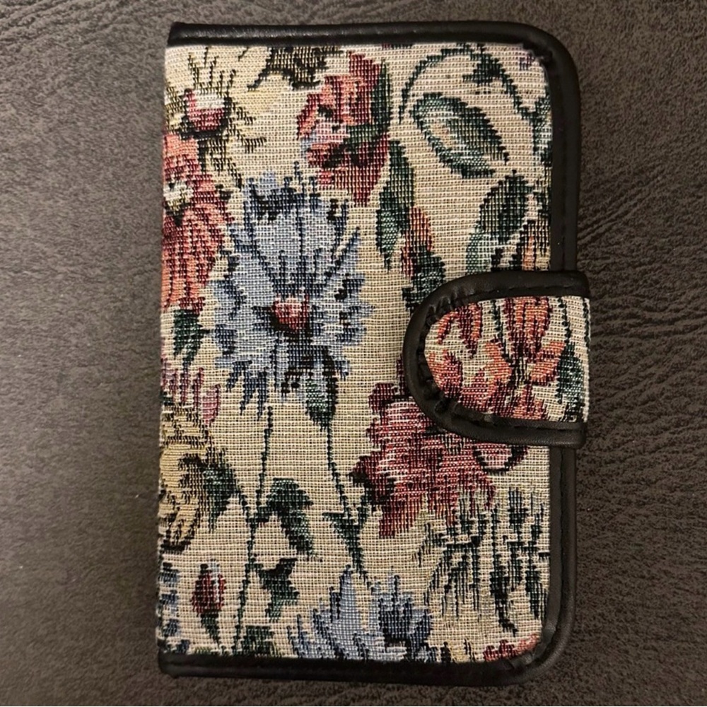 Floral Tapestry Wallet Organizer in Cream and Blue 7-Day NWT